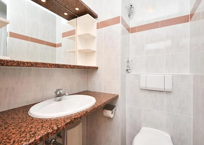 Hamburger Strasse 11 S *